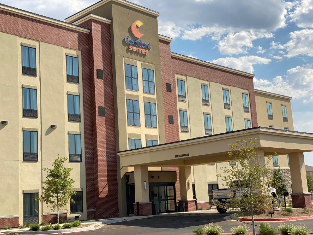 Comfort Suites Midland West Bagian luar foto