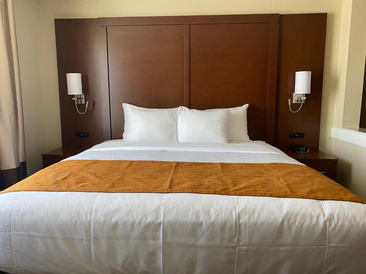 Comfort Suites Midland West Bagian luar foto