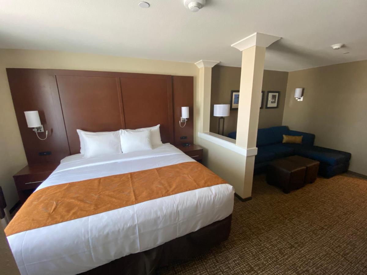 Comfort Suites Midland West Bagian luar foto