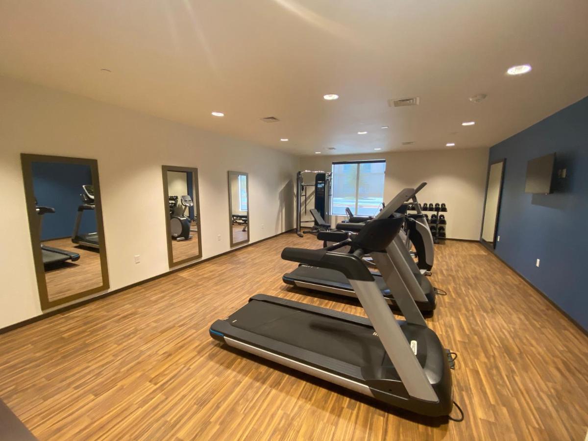 Comfort Suites Midland West Bagian luar foto
