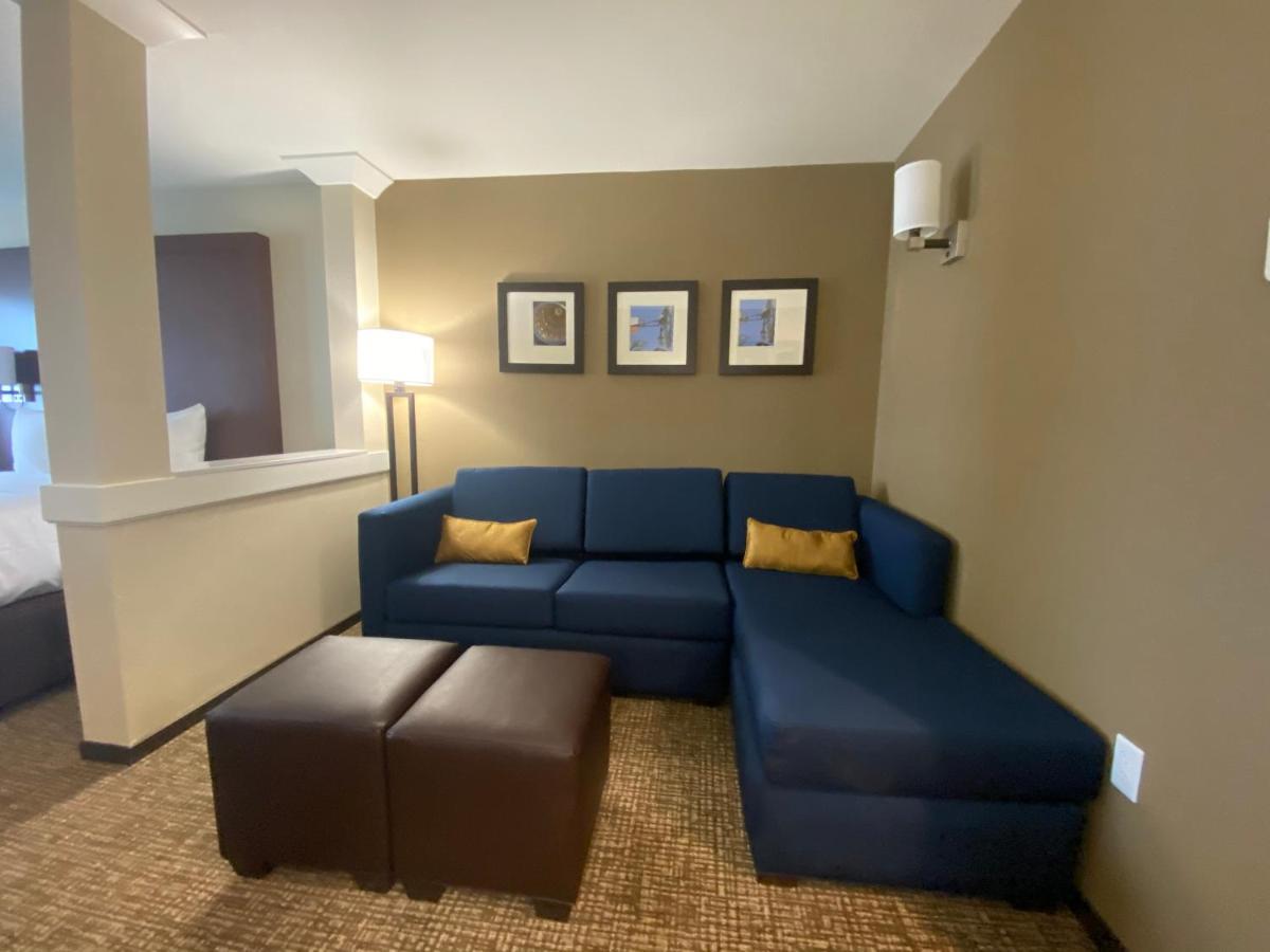 Comfort Suites Midland West Bagian luar foto