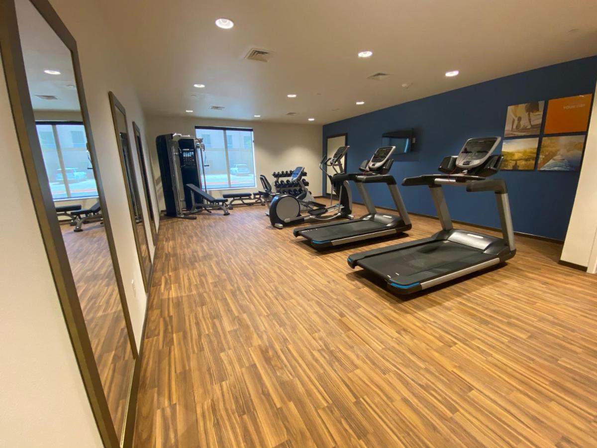 Comfort Suites Midland West Bagian luar foto