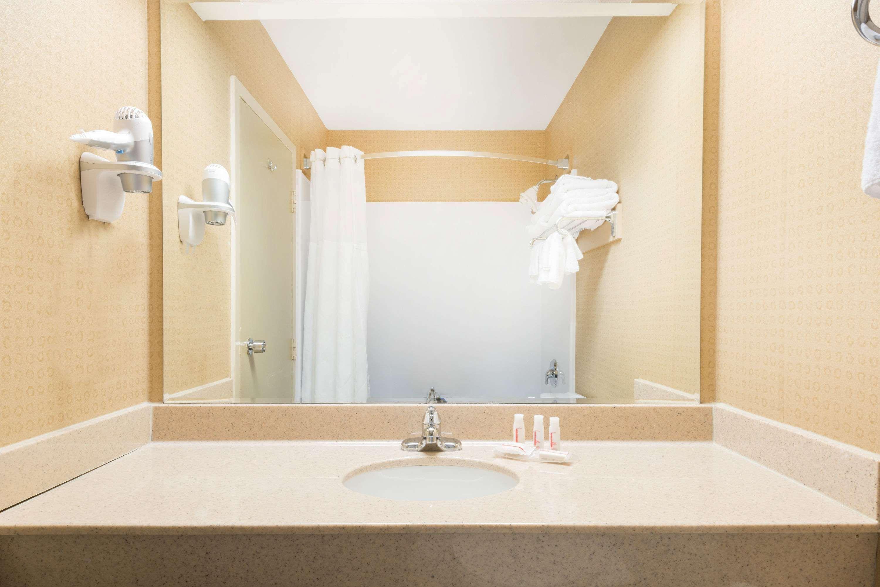 Comfort Suites Midland West Bagian luar foto