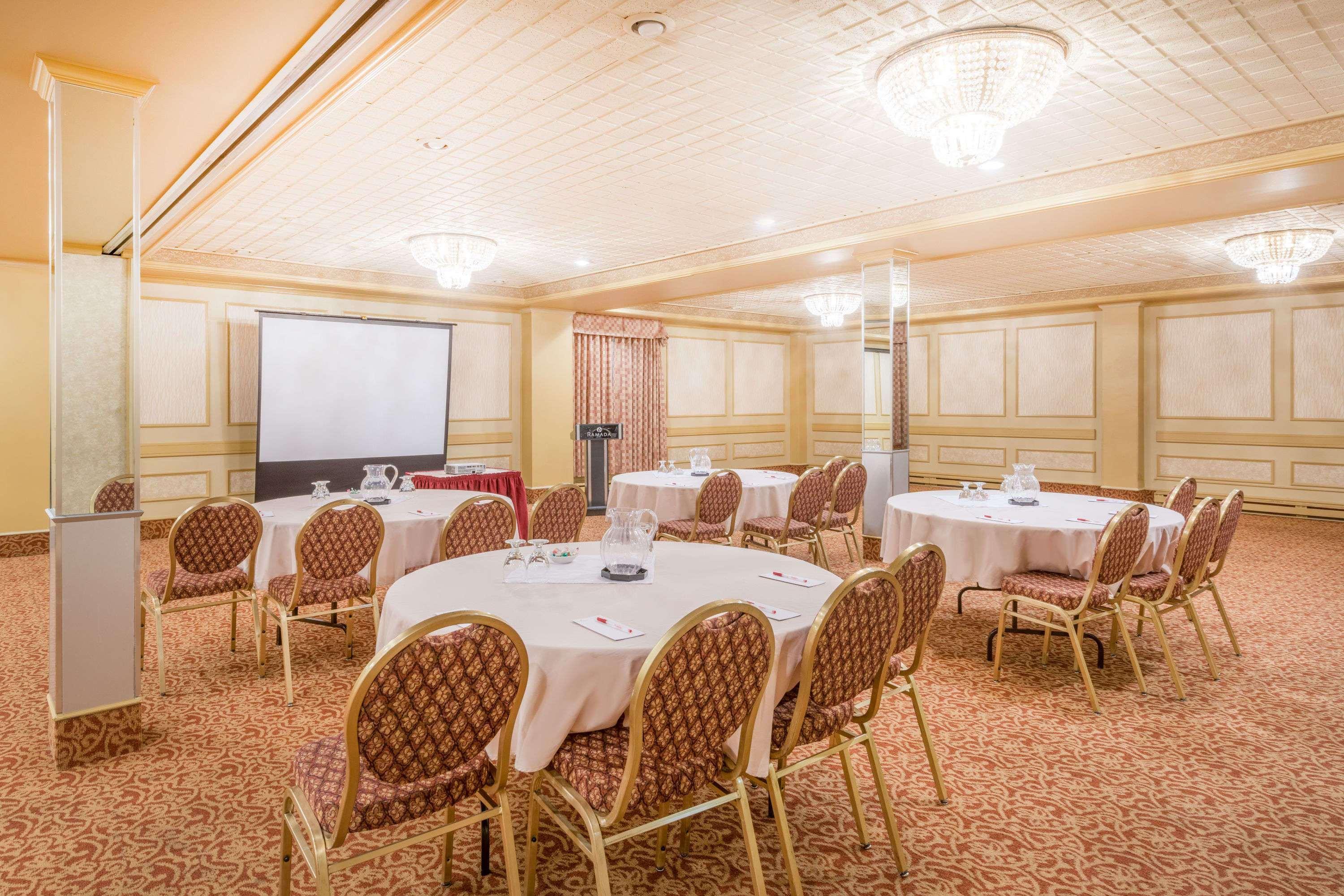 Comfort Suites Midland West Bagian luar foto